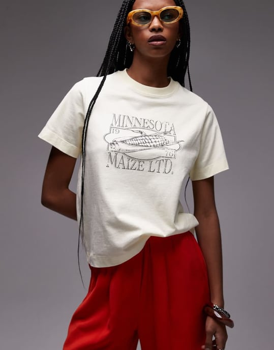Topshop grafisk Minessota boxy t-shirt i smörmjölk - Image 1