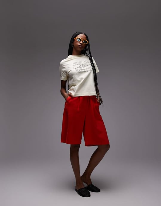 Topshop grafisk Minessota boxy t-shirt i smörmjölk - Image 2