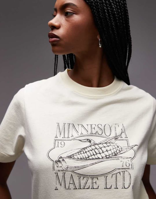 Topshop grafisk Minessota boxy t-shirt i smörmjölk - Image 3