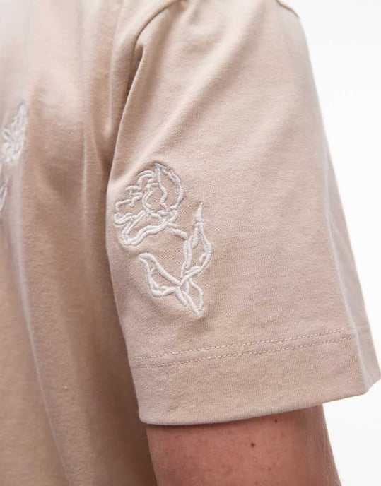 Topman avslappnad passform t-shirt med fram- och baksida blommönster i sten - Image 3