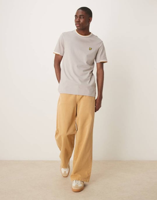 Lyle & Scott Halvtippad T-shirt i grått - Image 2