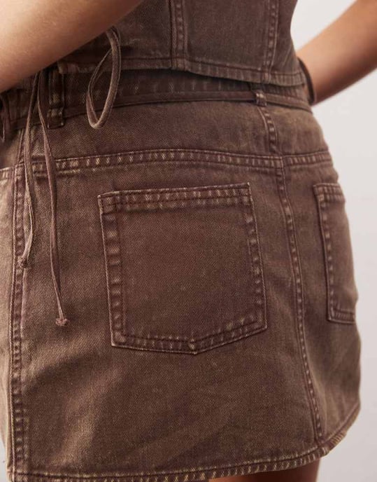 Monki co-ord denim miniskirt med knytbälte i tvättad brun - Image 4