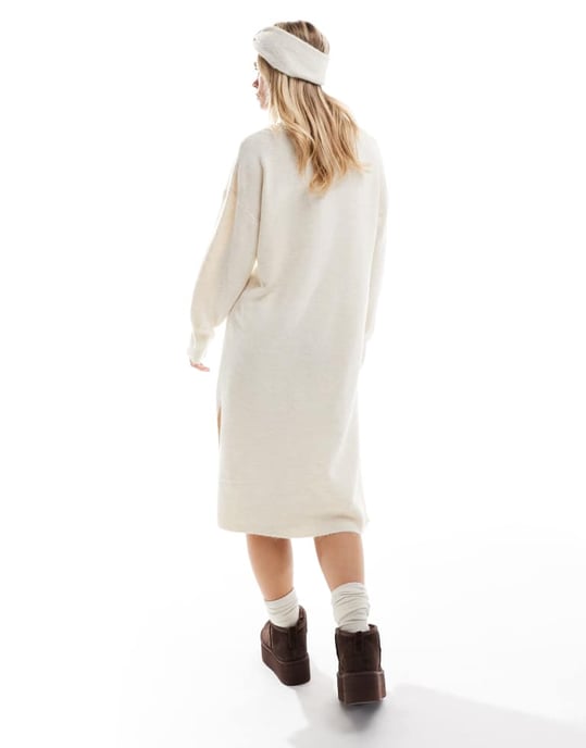 Vero Moda Petite oversized stickad v-ringad maxiklänning i crème melange - Image 3