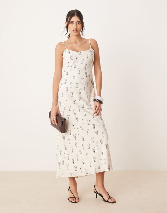 Abercrombie & Fitch cami strap slip maxiklänning i krämfärgad martiniprint - Image 1