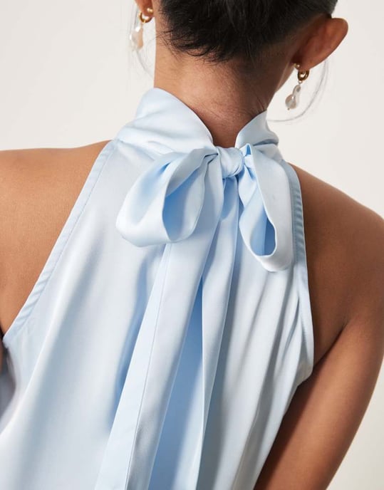 Vila Petite satin halterneck mini klänning i pastellblå - Image 4