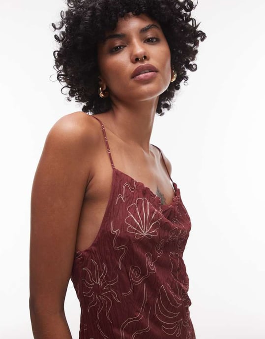 Topshop krinklad kjolklänning med sjötryck i burgundy - Image 2