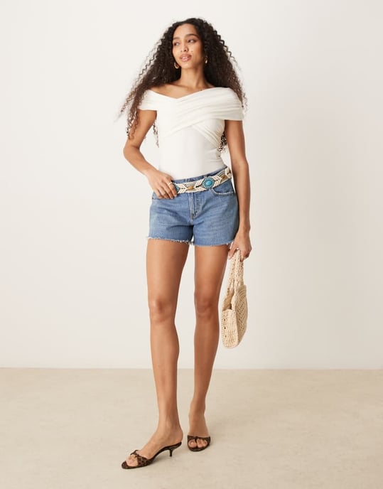 Abercrombie & Fitch off shoulder asymmetrisk omlott bodysuit i vitt - Image 3
