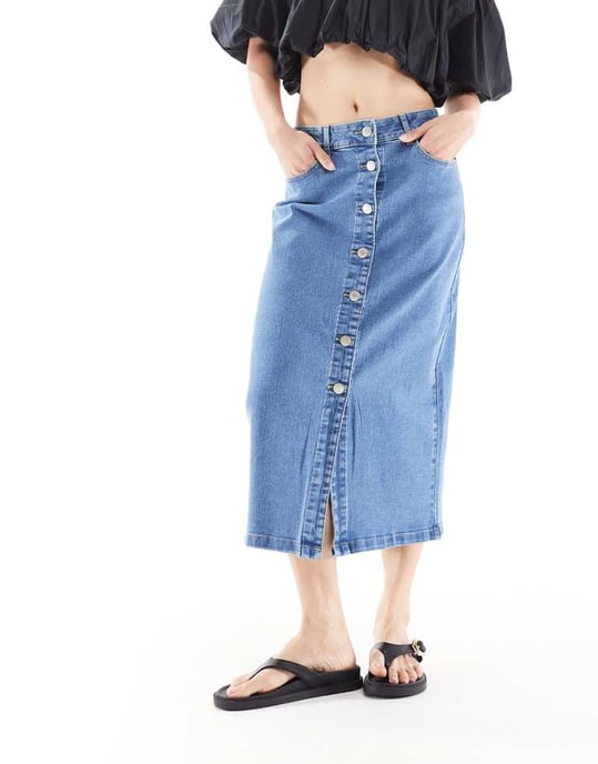 Vero Moda knäppning fram midi denimkjol i ljusblå tvätt - Image 2