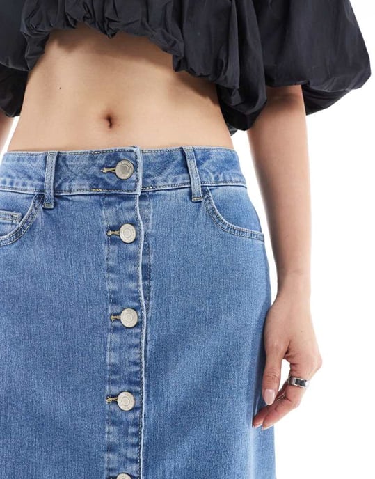 Vero Moda knäppning fram midi denimkjol i ljusblå tvätt - Image 3