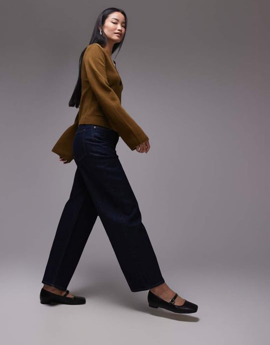 ARKET Amber tunnbensjeans i tvättat blått - Image 2