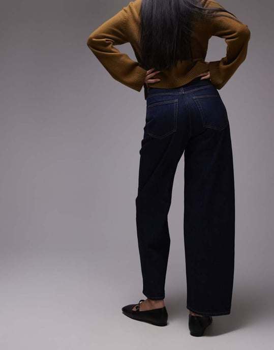 ARKET Amber tunnbensjeans i tvättat blått - Image 3