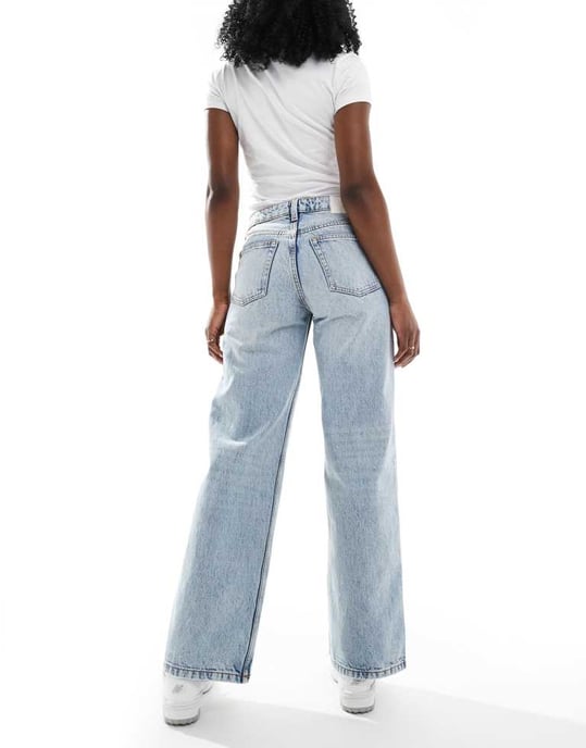 Monki imoo lågriskade vida jeans i ljusblå tvätt - Image 2