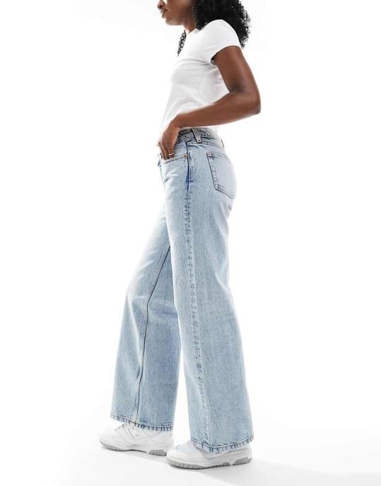 Monki imoo lågriskade vida jeans i ljusblå tvätt - Image 3