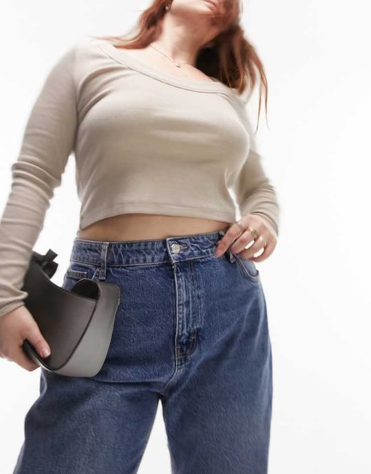 Topshop Curve beskuren midjehöjd raka jeans med råa fållar i mellanblå - Image 2