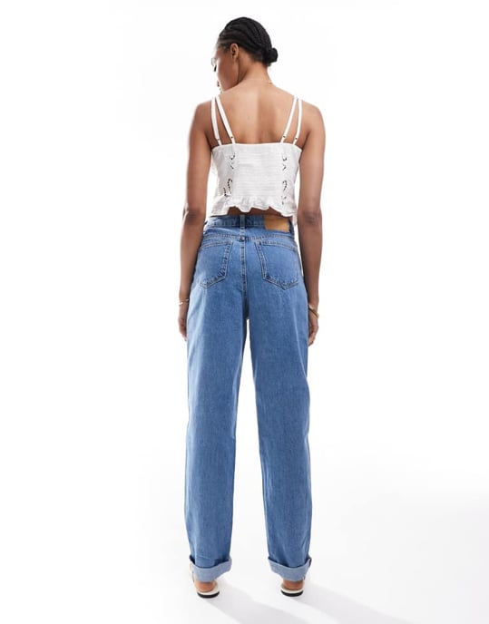 ASOS DESIGN Lång hög midja avslappnade momjeans i ren blå - Image 2