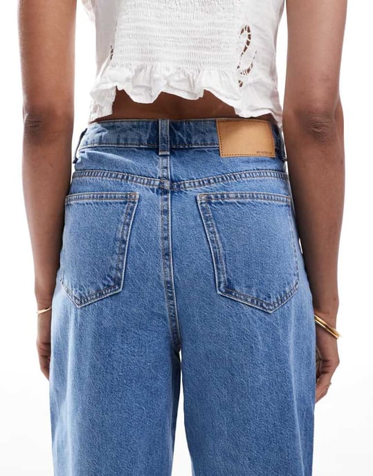 ASOS DESIGN Lång hög midja avslappnade momjeans i ren blå - Image 4