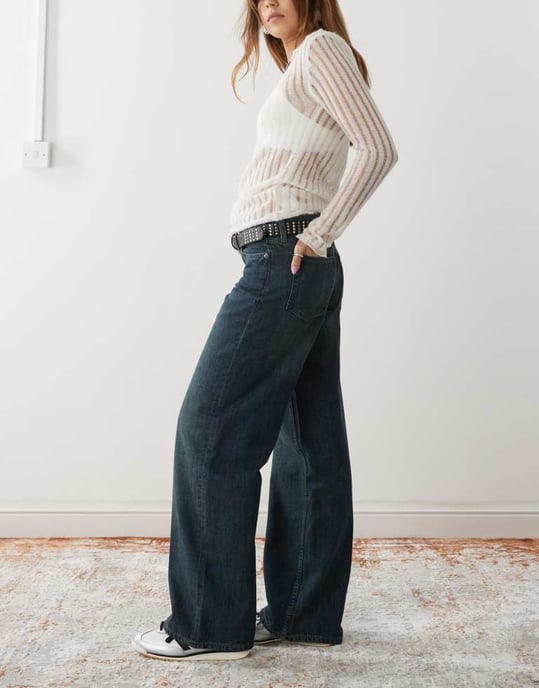 Weekday Ample låg midja baggy fit jeans i mörkblå tvätt - Image 3