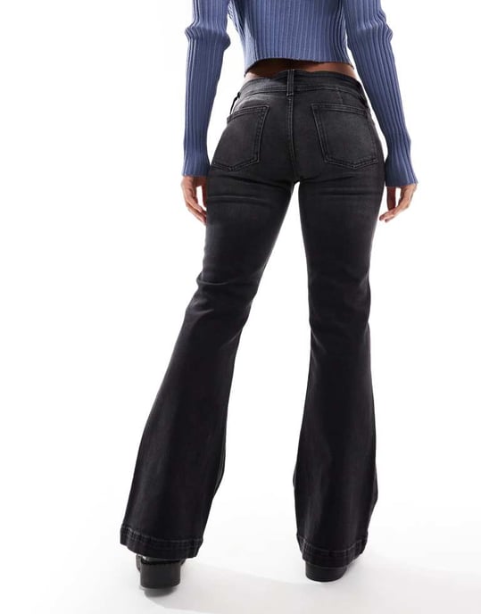 Monki Nicole låg midja flare jeans med sömdetaljer i tvättad svart - Image 3