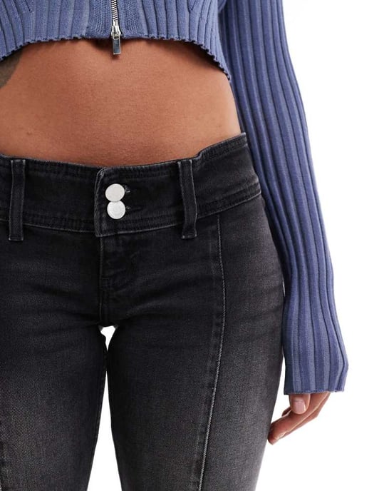 Monki Nicole låg midja flare jeans med sömdetaljer i tvättad svart - Image 4