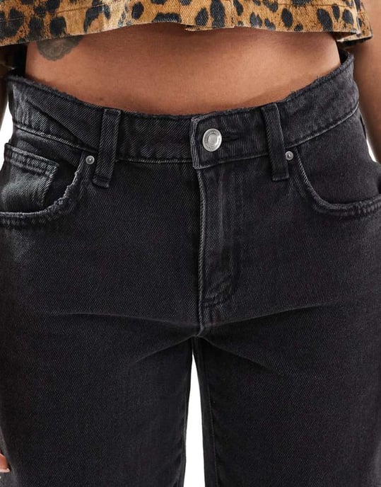 Cotton On låg midja rak benjeans i grafit svart - Image 4