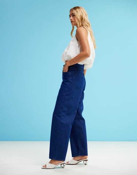 ARKET Amber fatta jeans i ren djupblå tvätt - Image 3