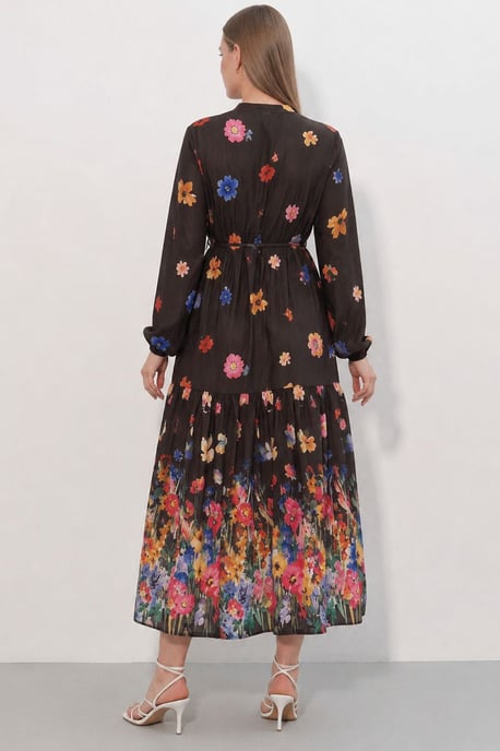 Buttoned Crew Neck Maxi Dress with Waistband - Image 3