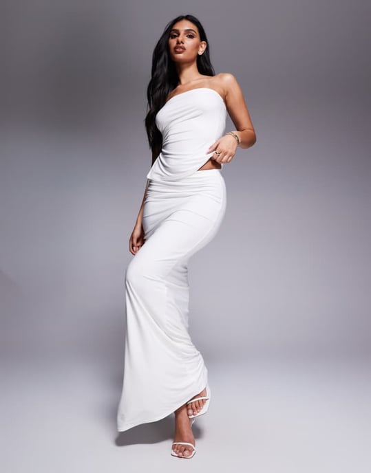 Kaiia exklusiv dubbel lager slinky samlad knyt-sidig thigh split maxi kjol co-ord i vitt - Image 1