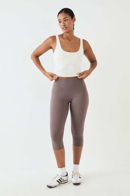 DSGN Studio Soft Luxe Square Neck Longline Sports Bra - Image 2