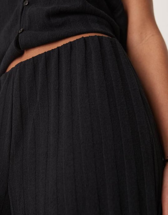 Vila lättvikts stickad byxdress med vida ben i svart - Image 4