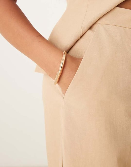ASOS DESIGN linen blend tailored barrel leg trouser in neutral - Image 2