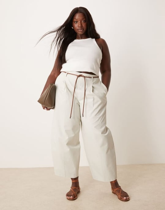 ASOS DESIGN Curve skräddarsydda extrema fatbyxor med veckdetalj i stenbeige - Image 3
