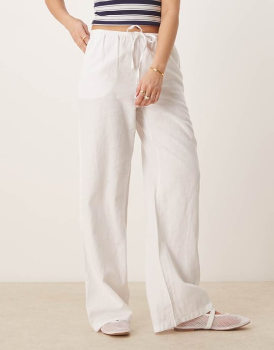 Gina Tricot vida linneblandade byxor med dragsko i midjan i vitt - Image 2