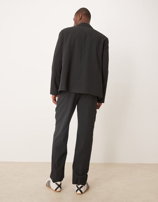 ASOS DESIGN raka kostymbyxor i svart seersucker-tyg - Image 4