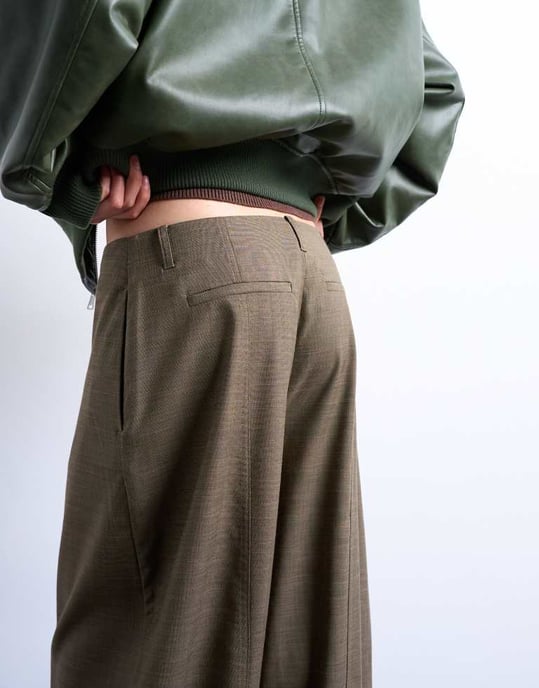 Topshop mid-rise ballongben byxor med ren midja i khaki - Image 4
