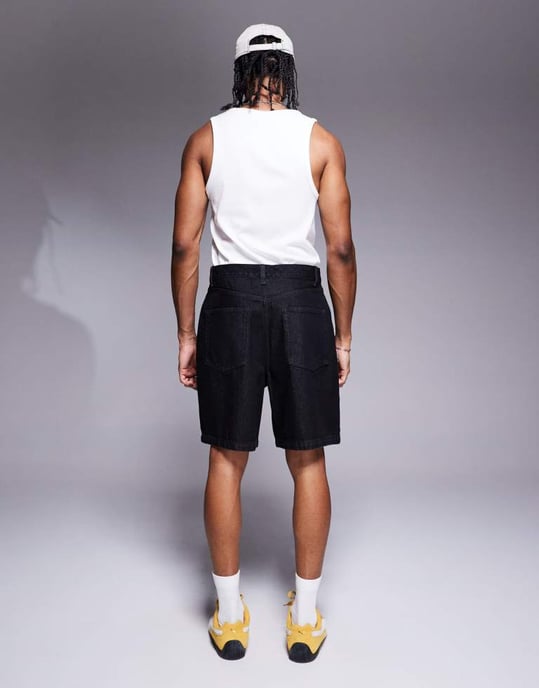 ASOS DESIGN standardlång denimshorts i svart - Image 2