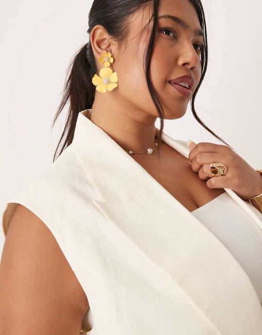 ASOS DESIGN Curve sleeveless multiway blazer with linen in ivory - Image 2