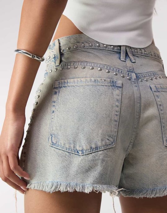 Good American good 90s studded shorts in light blue - Image 2