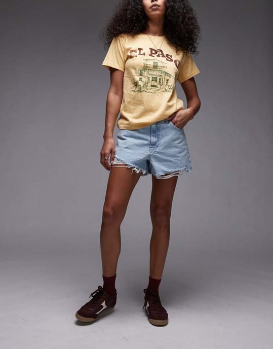 Topshop denim A-linje shorts med rivning i blekt utförande - Image 2