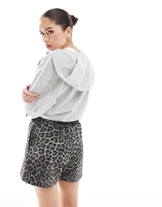 Puma boxiga shorts i mörk leopardmönster - Image 2