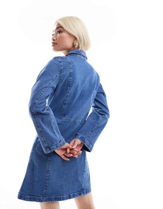 Vero Moda vidärmad knapp-front mini klänning i medium blå denim - Image 4