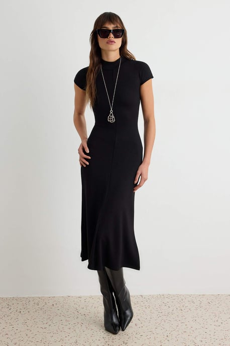 TRENDYOLMİLLA Dam Svart Enfärgad Midi Kort Bodycon Klänningar - Image 1