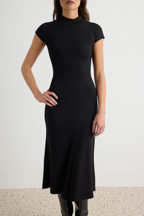 TRENDYOLMİLLA Dam Svart Enfärgad Midi Kort Bodycon Klänningar - Image 2