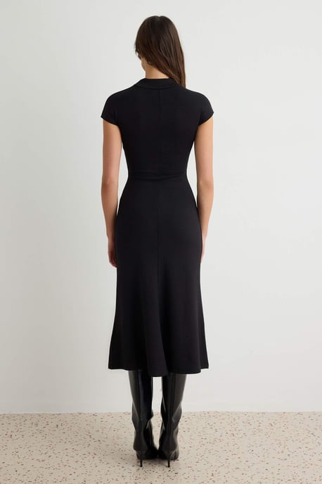TRENDYOLMİLLA Dam Svart Enfärgad Midi Kort Bodycon Klänningar - Image 3