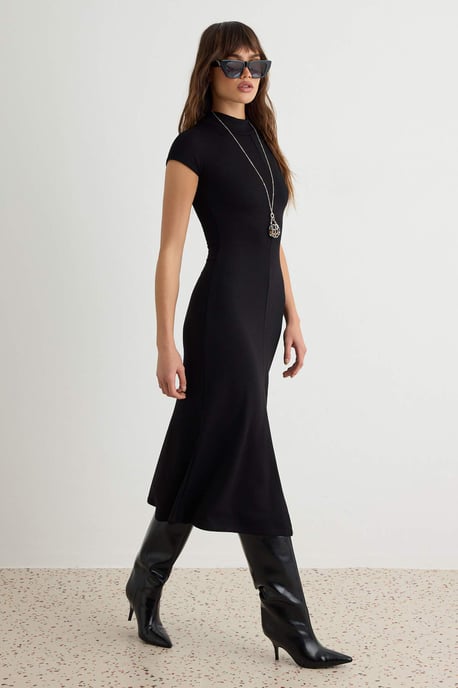 TRENDYOLMİLLA Dam Svart Enfärgad Midi Kort Bodycon Klänningar - Image 4