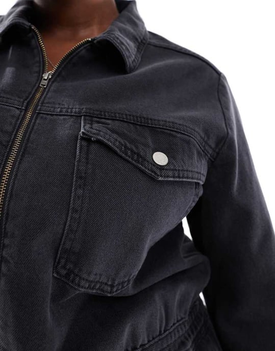 ASOS DESIGN Curve denim boilersuit with zip and elasticated waistband in wash black - Image 4