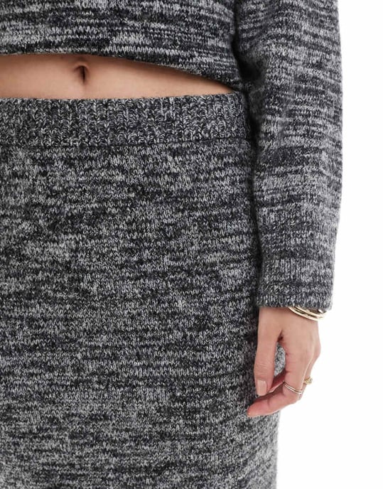 Vero Moda knitted midi skirt co-ord in mono melange - Image 4