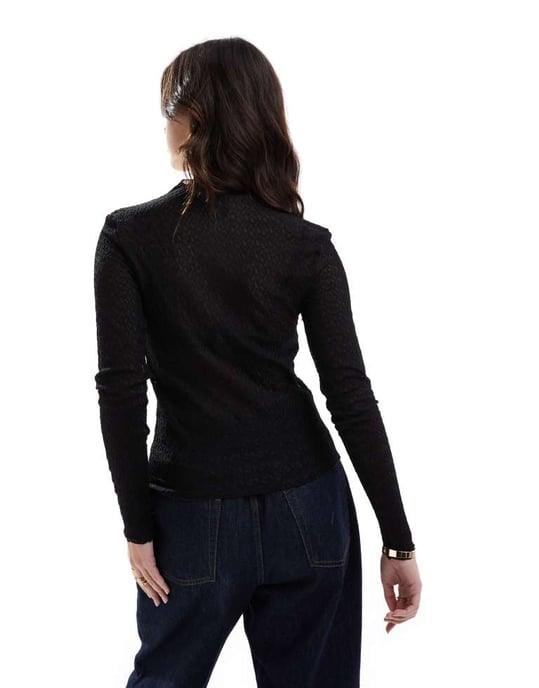 Vero Moda textured lettuce edge layering top in black - Image 4