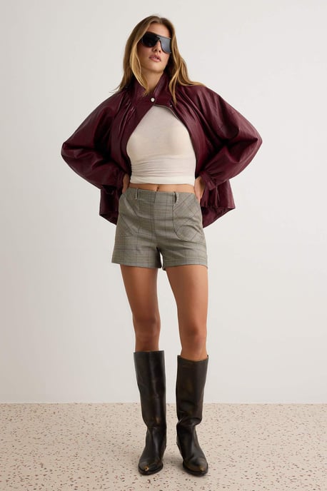 TRENDYOLMİLLA Dam Brun Rutig Slim fit Hög midja Shorts Bermudashorts - Image 1