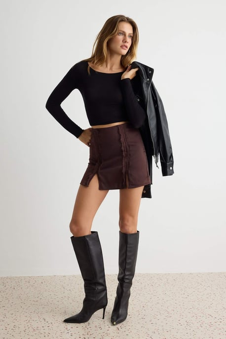 TRENDYOLMİLLA Women's Brown Plain Normal waist Shorts & Bermudas - Image 1