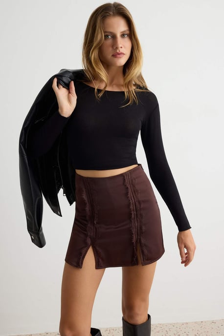 TRENDYOLMİLLA Women's Brown Plain Normal waist Shorts & Bermudas - Image 4